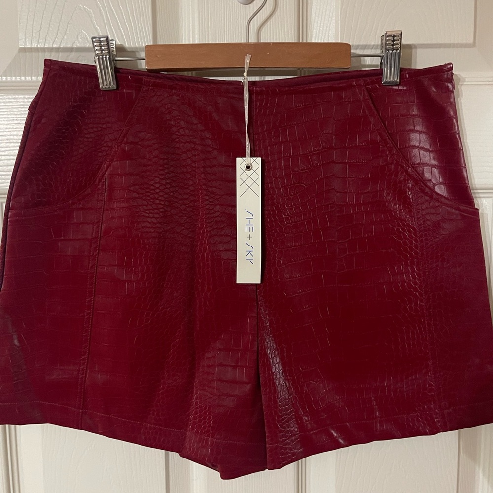 Leather Like wine colored (deep red) shorts BNWT SUPER CUTE! Side zip Size L